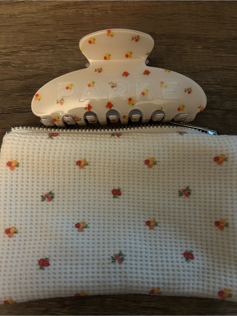 Parke Claw Clip in Sunset Floral with Pouch